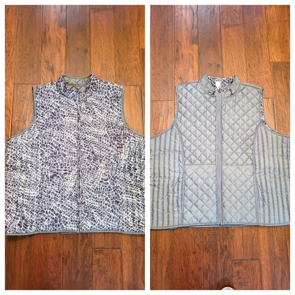 Natalie & Me Jackets & Blazers - Natalie & Me reversible vest gray quilted side and giraffe print side size 3X